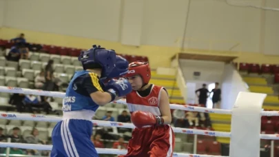 Erzurum’daki Üst Minikler Boksun Yıldızları Türkiye Şampiyonası sürüyor