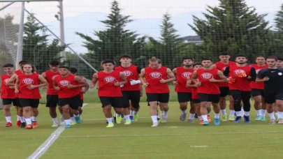 Nuri Şahin, yeni sezon öncesi ilk mesaiye genç futbolcularla çıktı