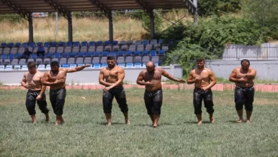 Kırkpınar’da güreşecek başpehlivanlar son yağlı antrenmanlarını Edirne’de yapıyor