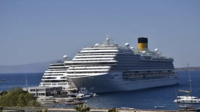”Costa Venezia” ve ”Seven Seas Explorer” Bodrum’a yanaştı