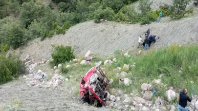 Tokat’ta minibüs uçuruma yuvarlandı, 4 kişi öldü, bir çocuk yaralandı