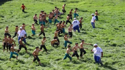 Tarihi Kırkpınar Yağlı Güreşleri’nde 661’inci randevu başladı