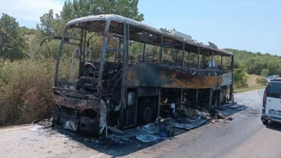 Silivri’de seyir halindeyken alev alan yolcu otobüsü kullanılamaz hale geldi