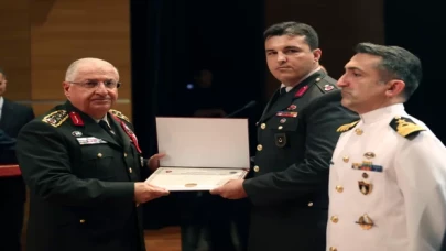 Bakan Akar, MSÜ Komuta Kurmay Eğitimi ve Karargah Subaylığı Eğitimi Mezuniyet Töreni’nde konuştu