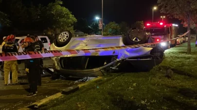 Kartal’da ağaca çarpıp takla atan otomobildeki 2 kişi yaralandı