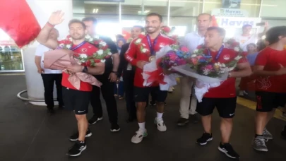 Akdeniz Oyunları’nda 11 madalya kazanan cimnastikçiler Türkiye’ye döndü