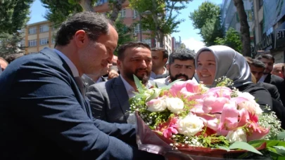 Yeniden Refah Partisi Genel Başkanı Erbakan, Pendik’te vatandaşlarla buluştu: