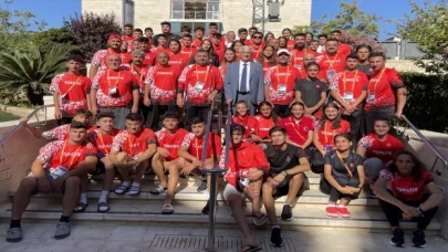 Türkiye’nin Kudüs Başkonsolosu Ahmet Rıza Demirer’den Atletizm Milli Takımı’na ziyaret