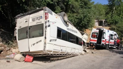 Mersin’de tarım işçilerini taşıyan minibüs devrildi, 17 kişi yaralandı
