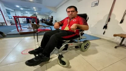 Doğuştan bedensel engelli sporcunun yurt dışında bileği bükülmüyor