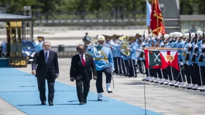 Cumhurbaşkanı Erdoğan, Somali Cumhurbaşkanı Mahmud’u resmi törenle karşıladı