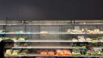 Hollanda’da çiftçilerin protestosu market raflarını boşalttı