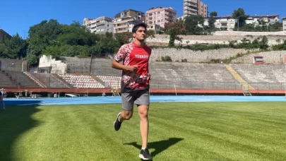 Öğretmenlerinin tavsiyesiyle spora başlayan atletler yeni başarılar için ter döküyor