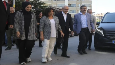 Kılıçdaroğlu, 28 Şubat mağdurlarından Sultan Kara ve ailesini ziyaret etti: