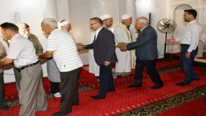 AK Parti Grup Başkanvekili Turan, bayram namazını Lapseki’de kıldı: