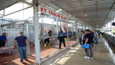 Ankara’da pazar yerleri ile kesimhanelerde kurban yoğunluğu
