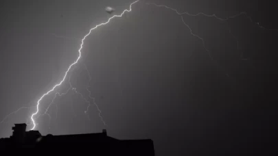 İstanbul’da gece etkili olan sağanakta dakikada 65 şimşek çaktı