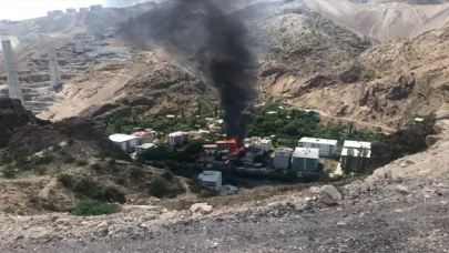 Artvin’de otelde çıkan yangına müdahale ediliyor