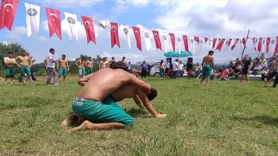 Geleneksel Beyören Köyü Karakucak Bayram Güreşleri’nde Ahmet Faruk Uğur başpehlivan oldu