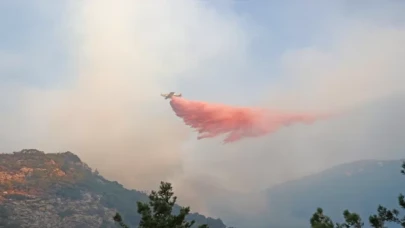 Datça’daki yangına 5 uçak ve 12 helikopterle müdahale ediliyor