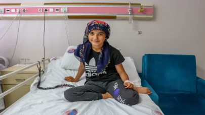 Beyninde damar yumağı oluşan çocuk, 20 saatlik ameliyatla hayata tutundu