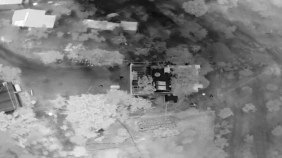 Adana’da FETÖ’nün hücre evine yönelik operasyon polis kamerasında