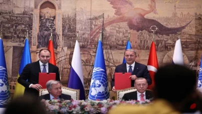 Tahıl ürünlerinin Ukrayna limanlarından sevkiyatına ilişkin belge Cumhurbaşkanı Erdoğan’ın himayelerinde imzalandı