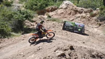 Enduro tutkunları Sivas’ta düzenlenen festivalde bir araya geldi