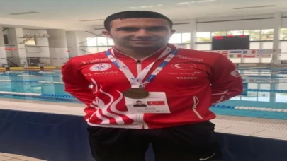 Otizmli milli yüzücü Ali Şiroğlu, Avrupa Yaz Oyunları’nda şampiyonu oldu