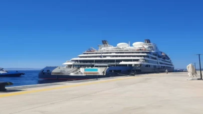 Fransa bayraklı kruvaziyer ”Le Bougainville” Bodrum Limanı’na yanaştı