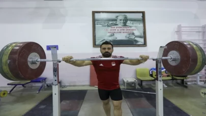 Milli halterci Ferdi Hardal, emin adımlarla Paris’e yürüyor