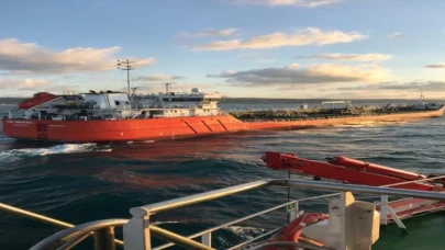 İstanbul Boğazı’nda arızalanan tanker kurtarıldı
