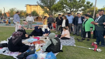 AK Partili Sarıeroğlu, Zeytinburnu Millet Bahçesi ziyaretinde konuştu: