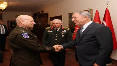 Milli Savunma Bakanı Akar, NATO Avrupa Müttefik Yüksek Komutanı Orgeneral Cavoli’yi kabul etti
