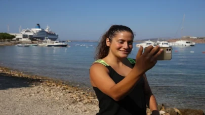 Manş Denizi’ni yüzerek tarihe geçen iki Türk kadını mutluluklarını paylaştı 