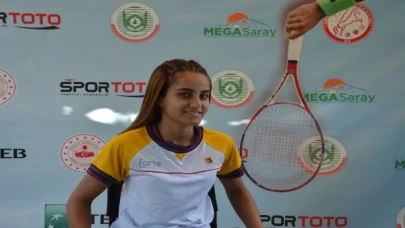 Şırnaklı engelli milli tenisçi Zeliha Aksak hedeflerine adım adım ilerliyor