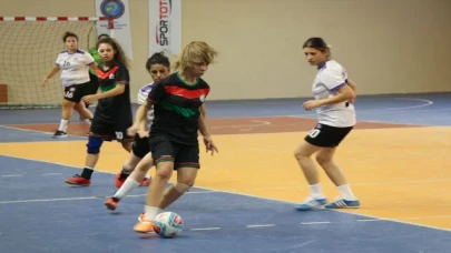 İşitme Engelliler Kadın Futsal Türkiye Şampiyonası Karabük’te sürüyor
