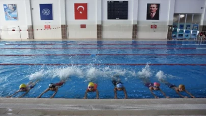 Hakkari’de 2 yılda 12 bin çocuğa yüzme eğitimi verildi