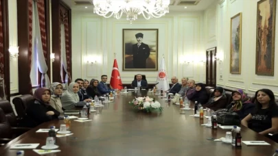 Adalet Bakanı Bozdağ, bağımlılıkla mücadelede yer alan anneleri kabul etti