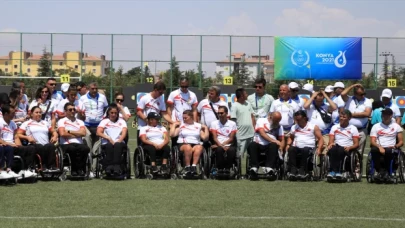 Paralimpik okçu Öznur Cüre, azmiyle hayat mücadelesinde hedefi 12’den vurdu