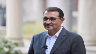 Bakan Dönmez, 2. Abdülhamid Han Türbesi’ni ziyaret etti