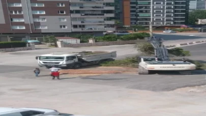 AK Parti’den İzmir Büyükşehir Belediyesine ”ağaç kesme” tepkisi