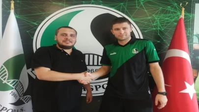 Sakaryaspor forvet oyuncusu Artem Kravets’i renklerine bağladı