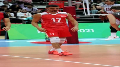 Denemek için başladığı voleybolda, milli takımın vazgeçilmezlerinden oldu