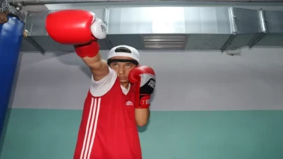 Iğdırlı boksör Kader, Avrupa şampiyonu olmak için yumruk sallıyor