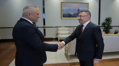 Cumhurbaşkanı Yardımcısı Oktay, KKTC Çalışma ve Sosyal Güvenlik Bakanı Taçoy’u kabul etti