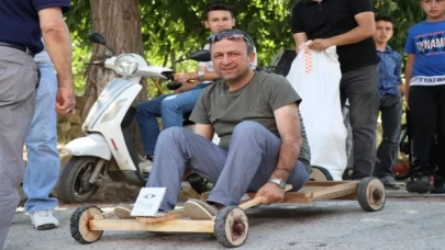 Adana’da el yapımı tahta araçlar yarıştı