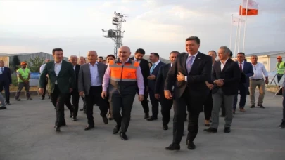 Bakan Karaismailoğlu, Kırşehir’de otoyol şantiyesinde konuştu: