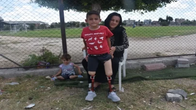 Adana’da 8 yaşındaki Muhammed protez bacaklarına kavuştu