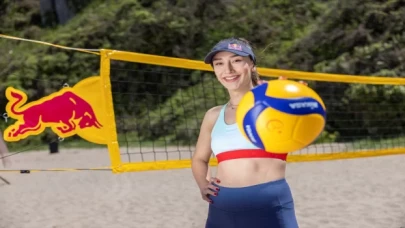 Hande Gibi Smaçla oyununda yarış başladı